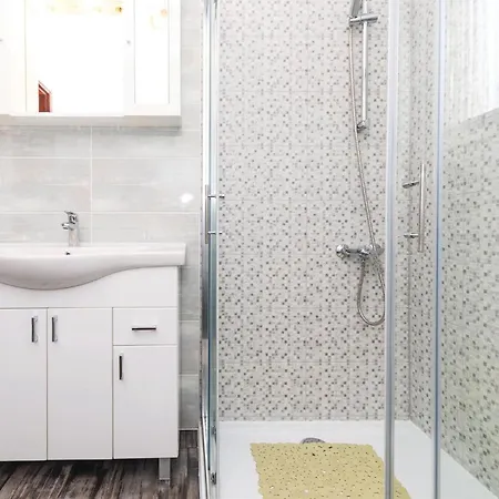 6 Bedroom Gorgeous In Kastel Stari *