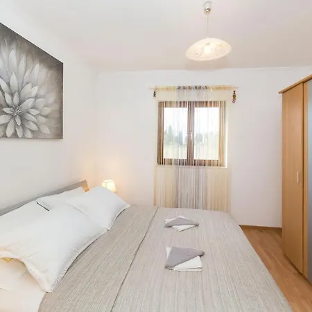6 Bedroom Gorgeous In Kastel Stari Kastela