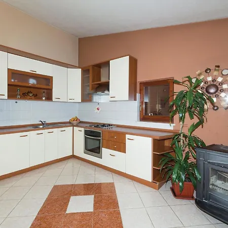 6 Bedroom Gorgeous In Kastel Stari