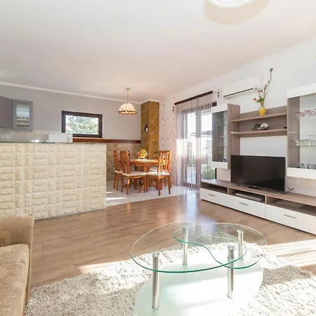 6 Bedroom Gorgeous In Kastel Stari *