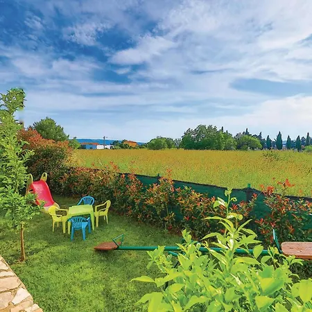 Holiday home 6 Bedroom Gorgeous In Kastel Stari