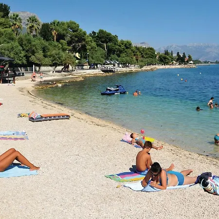 6 Bedroom Gorgeous In Kastel Stari *