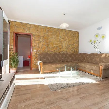 Holiday home 6 Bedroom Gorgeous In Kastel Stari *