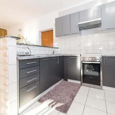 6 Bedroom Gorgeous In Kastel Stari *
