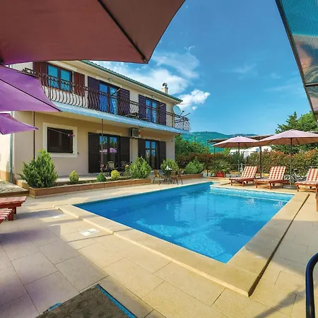 Holiday home 6 Bedroom Gorgeous In Kastel Stari *
