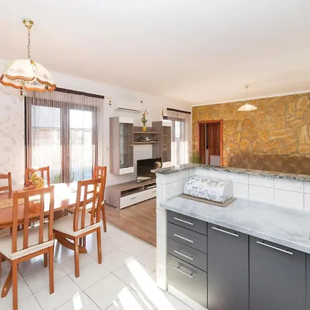6 Bedroom Gorgeous In Kastel Stari Holiday home